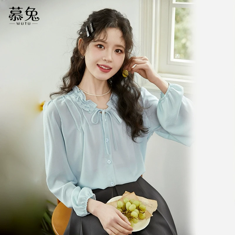 慕兔木耳边V领蓝色衬衫女2024秋季新款法式设计感小众长袖上衣薄