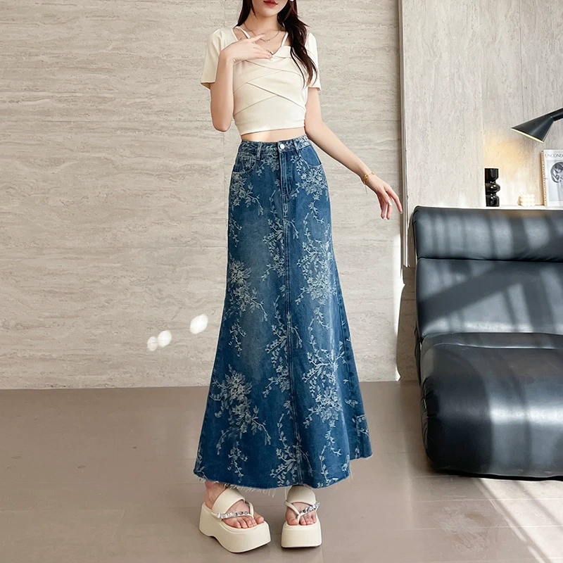 提花牛仔半身裙女2025夏季法式高级感刺绣气质伞裙中长款鱼尾裙子