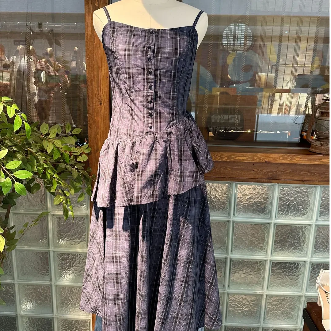 西町村屋格纹不规则裙摆吊带裙XAAB10227