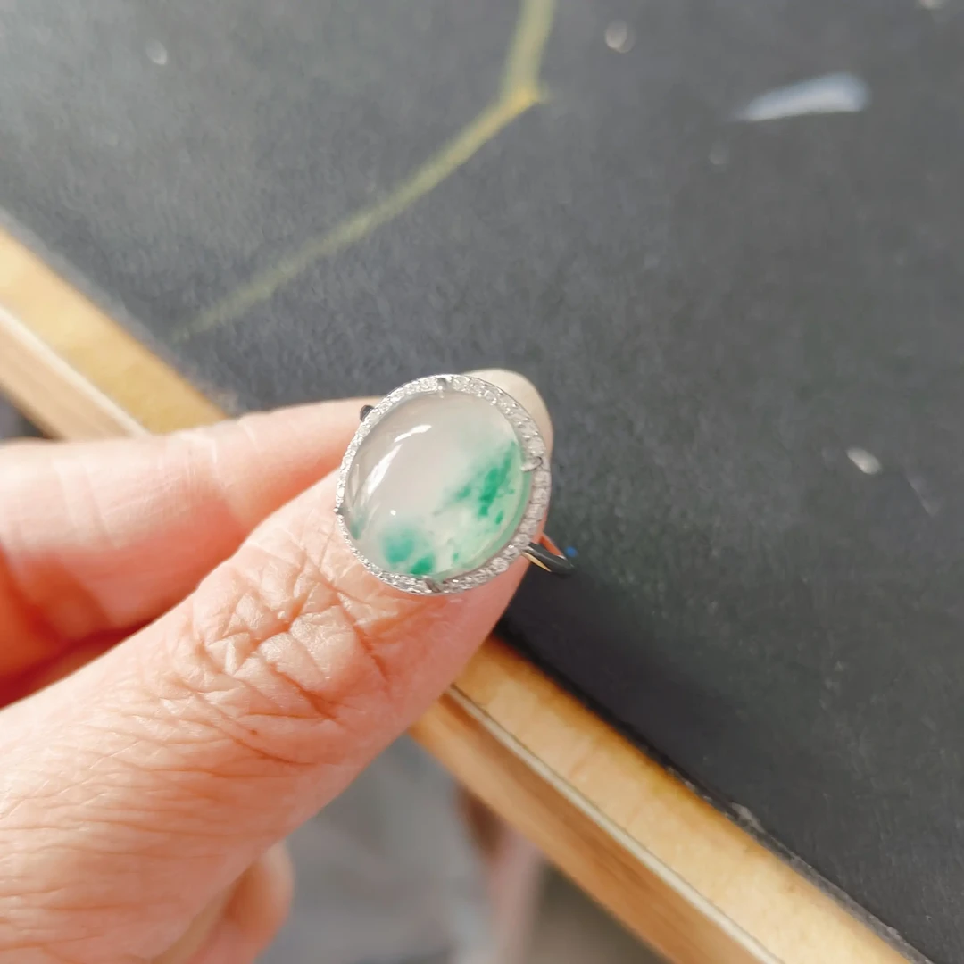 石英质玉冰飘花戒指