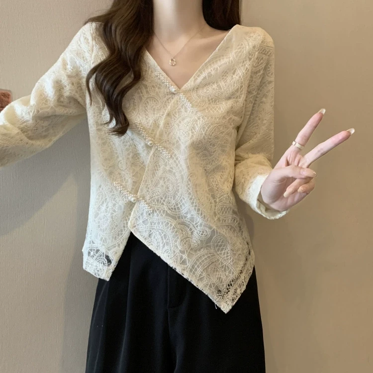 【新年穿搭】微胖妹妹大码新中式国风盘扣V领蕾丝衫女宽松减龄上衣