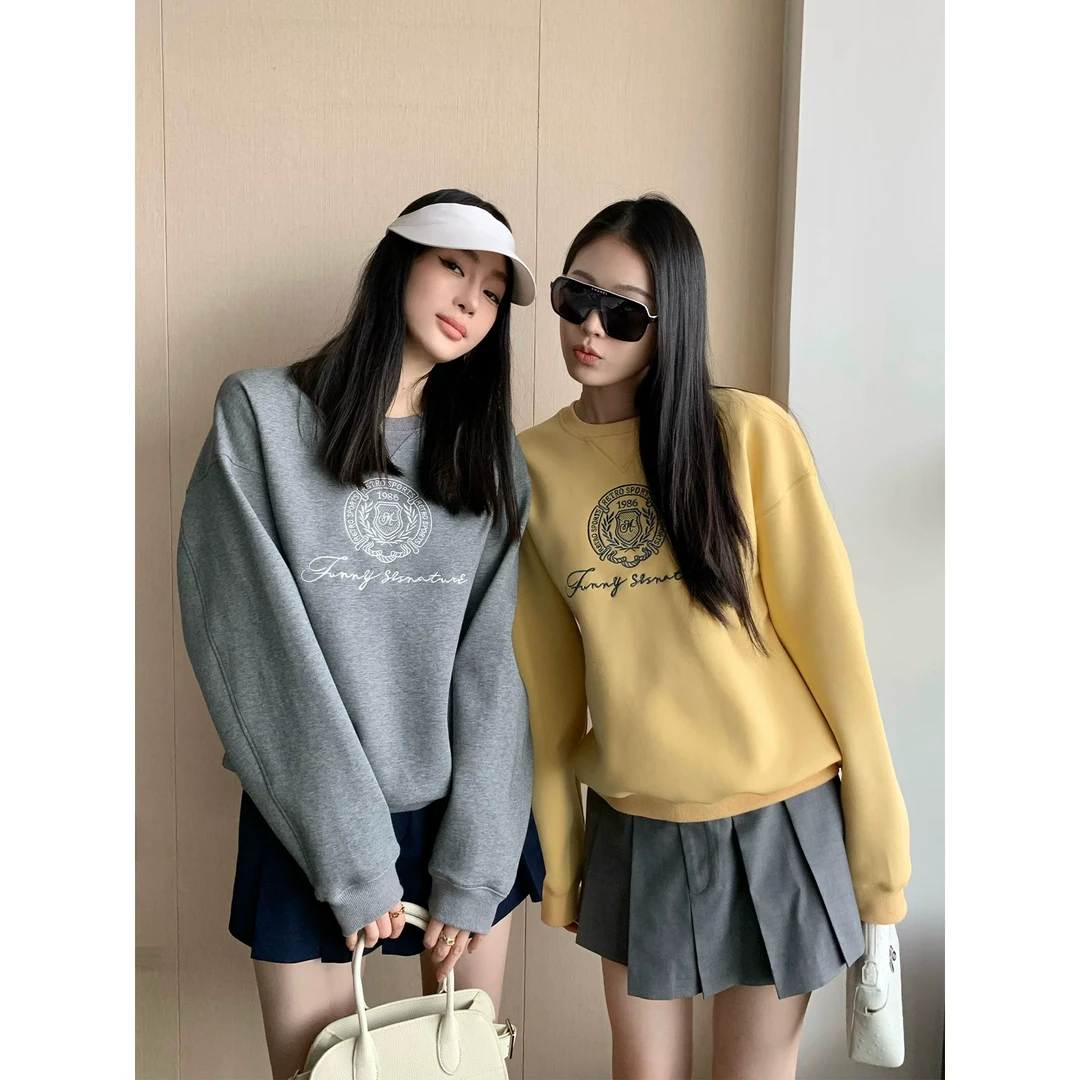 周淼ZHOUMIAO学院风徽章绣花宽松卫衣女春精致百搭上衣ZM25Z8581Z