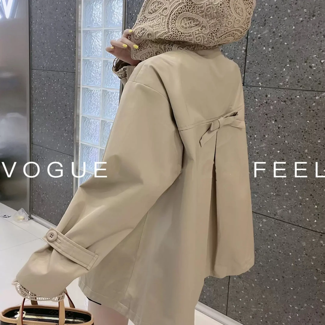 时尚女士宽松版型蕾丝花边帽子风衣外套