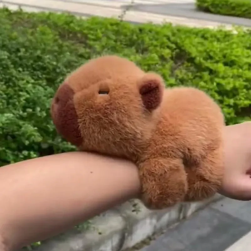 卡皮巴拉啪啪圈毛绒玩具水豚玩偶手腕可爱卡皮吧啦公仔生日礼物女