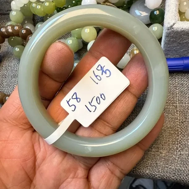 新疆且末近矿料手镯