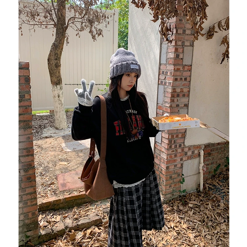 现货李潇洒微胖大码美式复古字母印花圆领女24冬季宽松休闲感卫衣