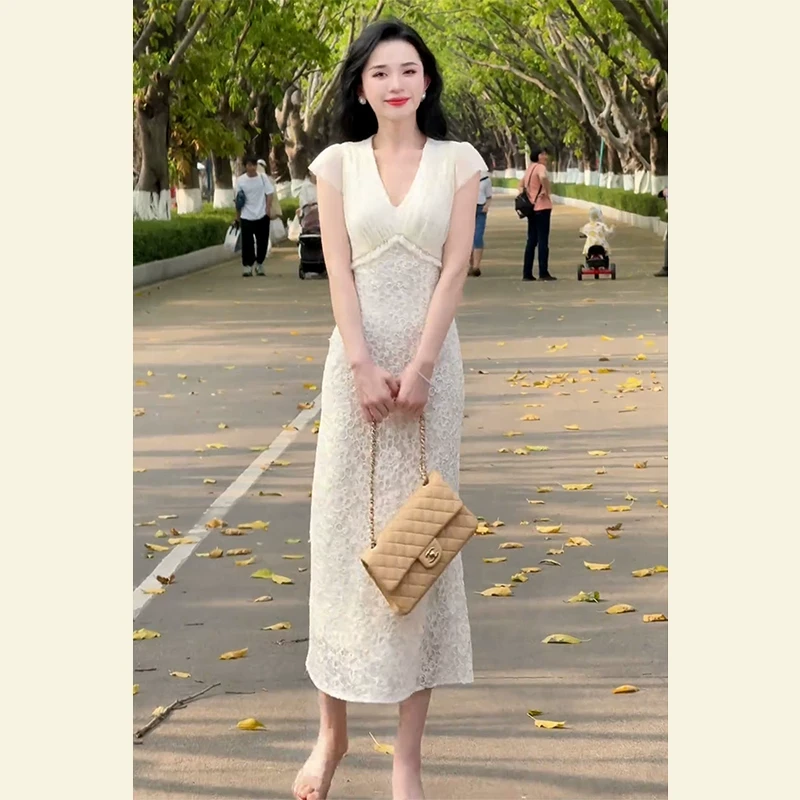 春季流行穿搭气质女神范高端大气上档次出席重要场合杏色连衣裙子