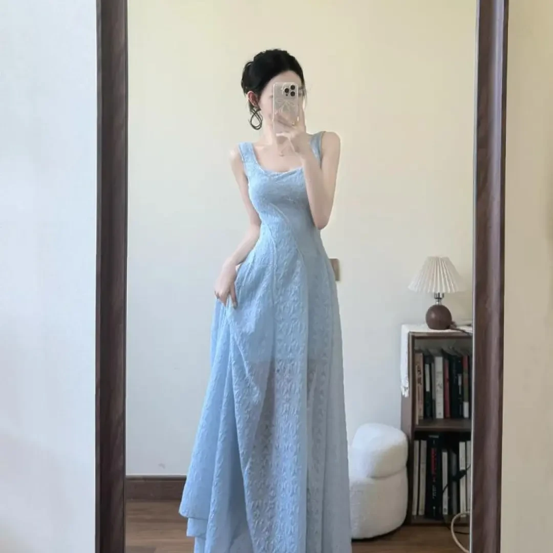 蓝色背心吊带连衣裙女2025夏季法式气质海边度假风设计感收腰长裙