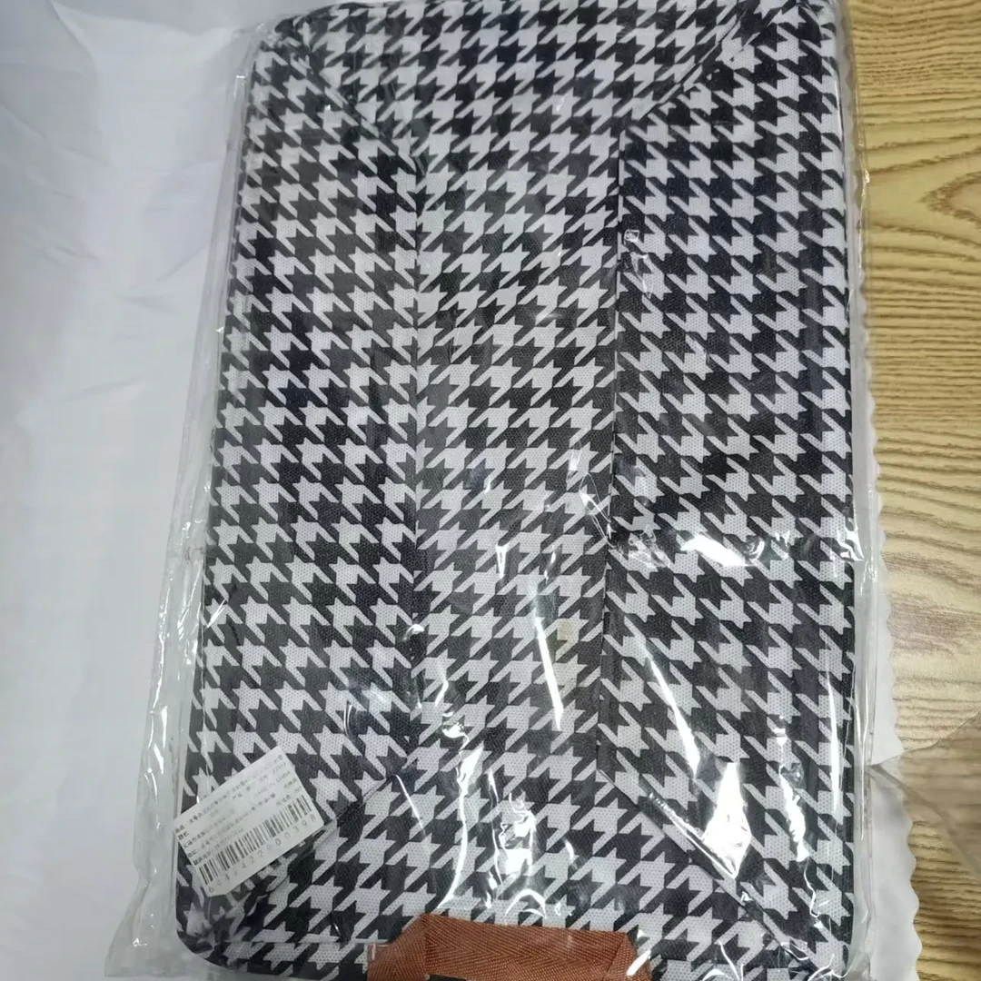 家用衣物收纳箱发三个