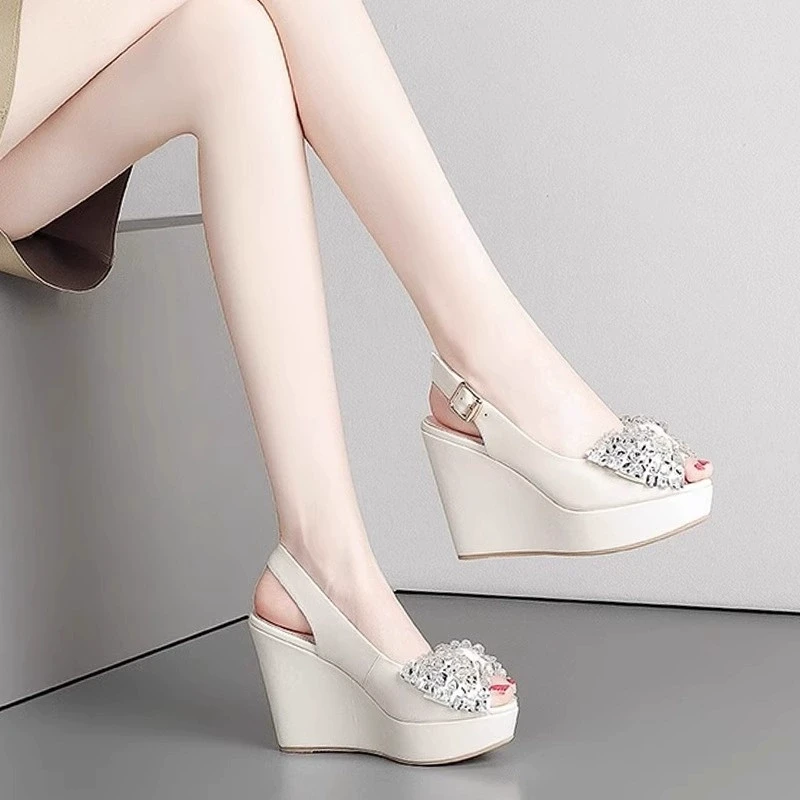 坡跟水钻鱼嘴高跟鞋女2025年夏季新款外穿软皮凉鞋防水台厚底女鞋