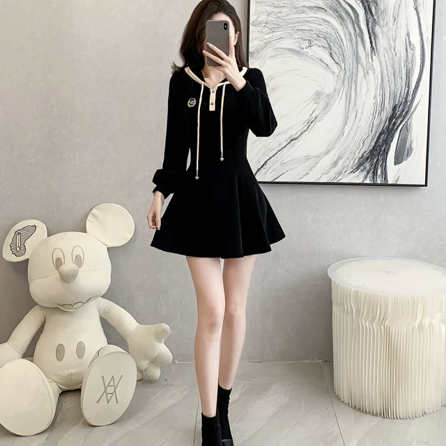 学院风长袖连帽收腰卫衣裙女2025春装新款甜美减龄针织连衣裙短裙