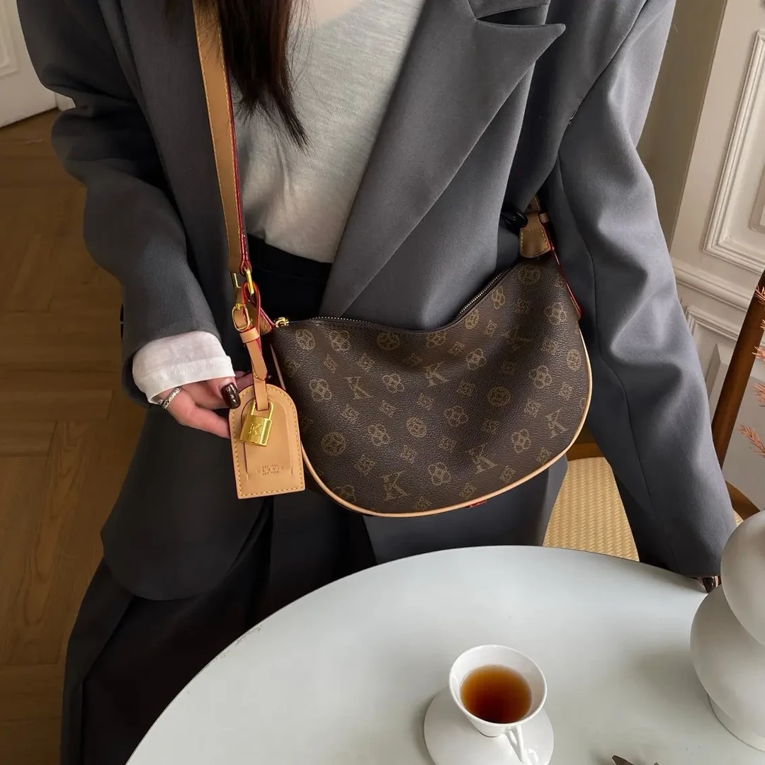 2025新款外出斜挎包印花时尚小众复古单肩轻奢大容量饺子包女士包