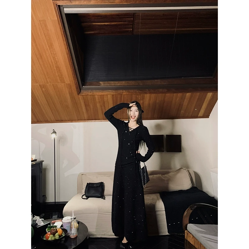 小君君布兰妮 在逃千金/重工奢感闪耀黑色亮片系带毛衣半裙套装女