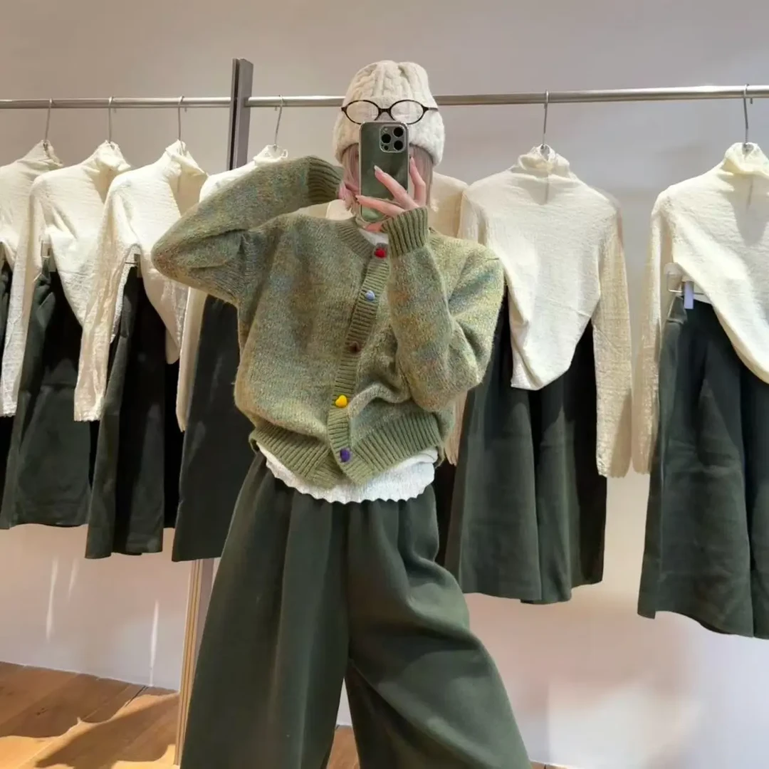 你别走2025秋冬新款宽松显瘦韩系圆领拼接爱心扣开衫针织上衣女