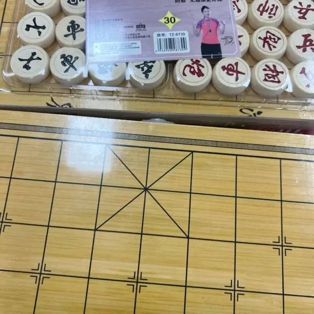 中国象棋一盒。