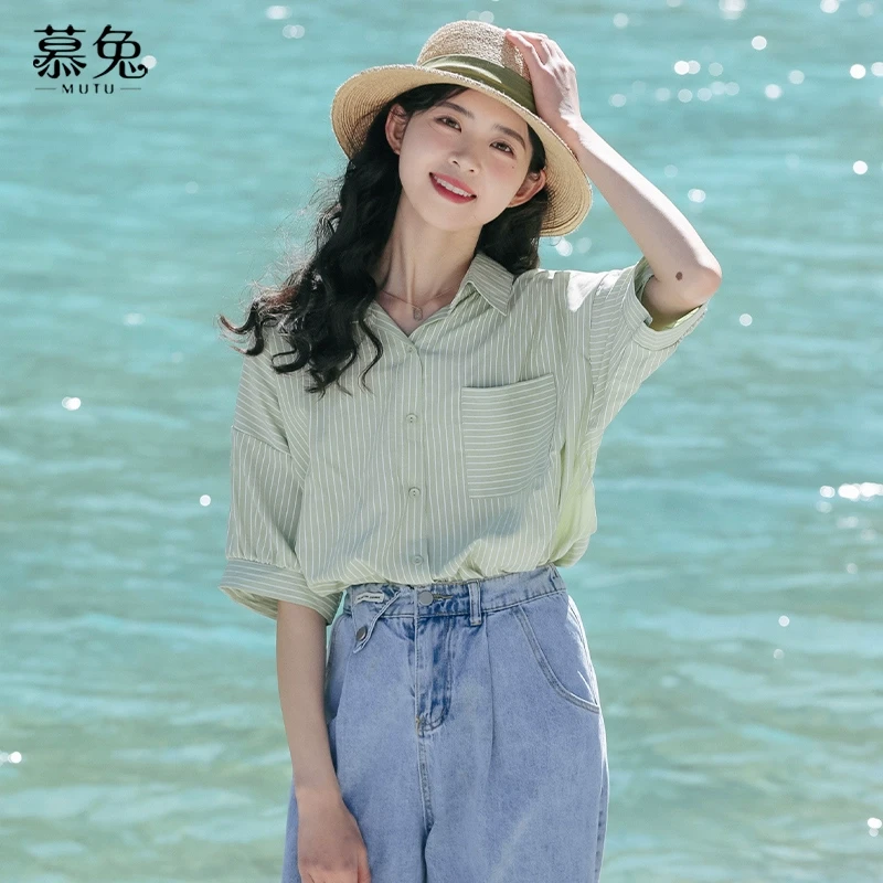 慕兔小个子绿色短袖条纹衬衫女2024夏新款设计感小众上衣减龄小衫