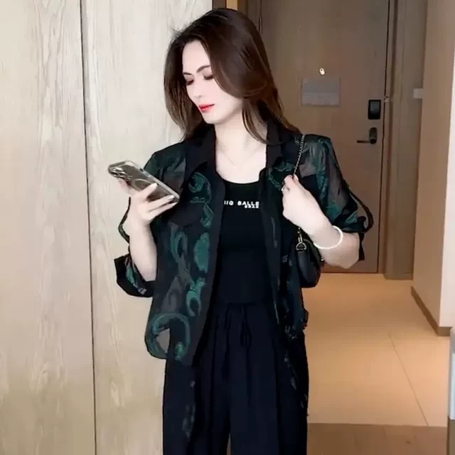 时尚洋气衬衫女夏季新款宽松显瘦薄款防晒衫上衣短款透气防晒衣潮