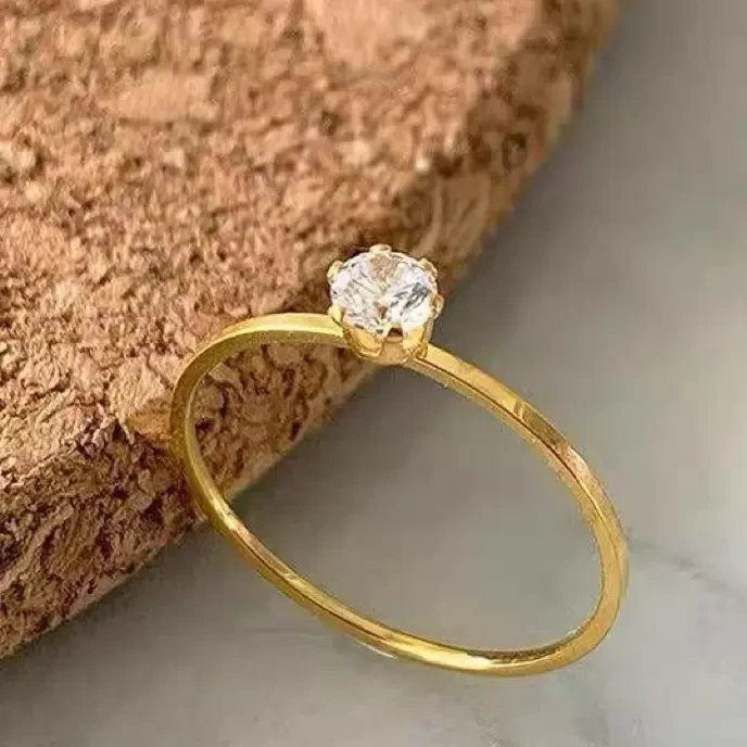 钛钢莫桑石戒指 铜合金单钻戒指 轻奢高级感素圈食指戒