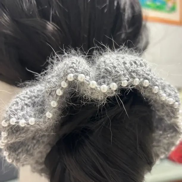 手工钩织珍珠毛线发圈秋冬氛围感高级感时尚头饰