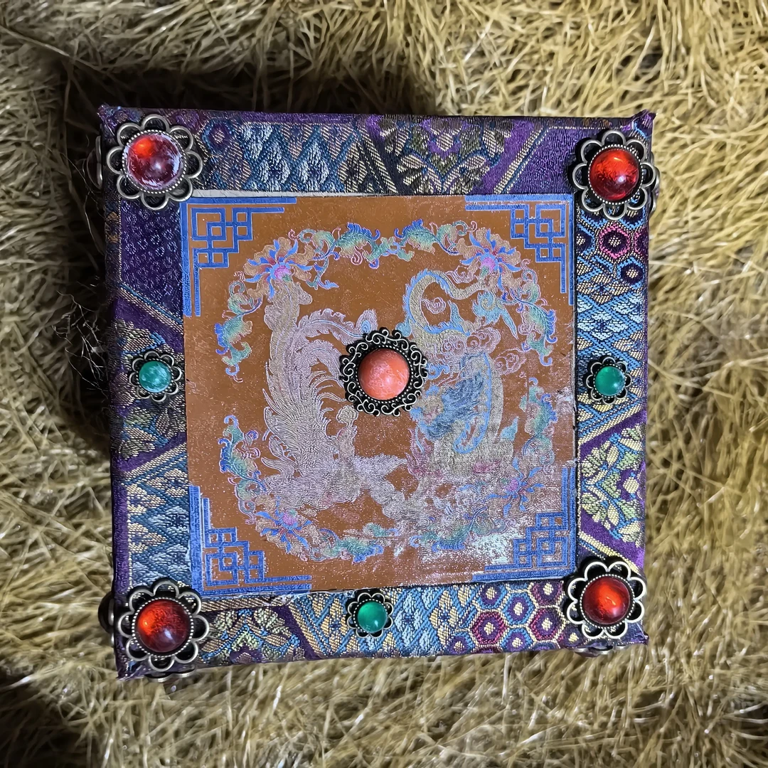 （闪购商品）方盒红绿珠