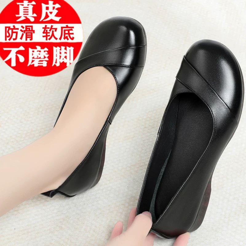 圆头浅口妈妈鞋女2025新款平底休闲真皮中老年单鞋大码低跟软皮鞋