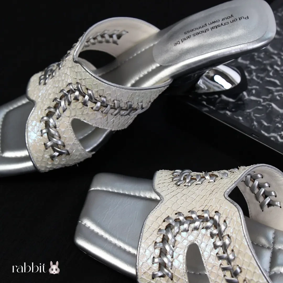 兔子plus | 深海鱼皮人鱼姬幻彩感的一双拖鞋