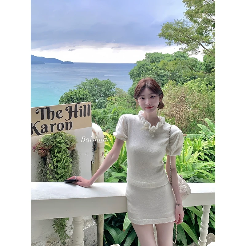 白水女【清仓！】珍珠奶白~荷叶边毛织上衣直筒半身裙套装 B50247969