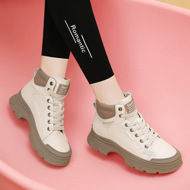 真皮短靴女2025秋冬季新款高帮小白鞋软底休闲运动旅游女鞋马丁靴