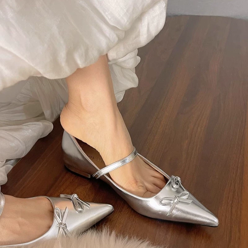 美猫汇法式尖头银色2025新款春季蝴蝶结粗跟温柔晚晚风配裙子单鞋