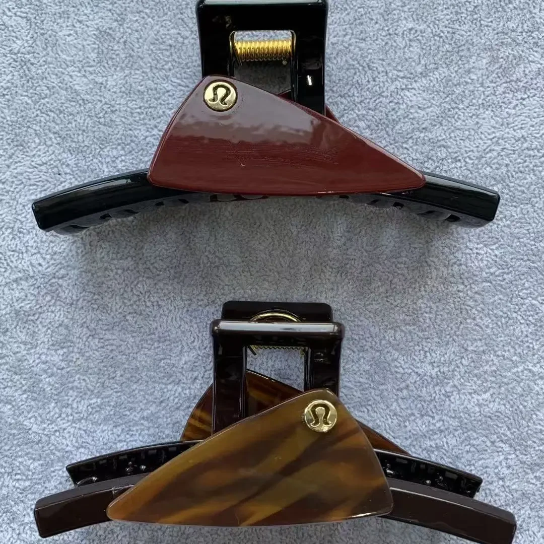 高级法式复古醋酸金标字母抓夹女后脑盘发鲨鱼夹网红发饰气质时尚