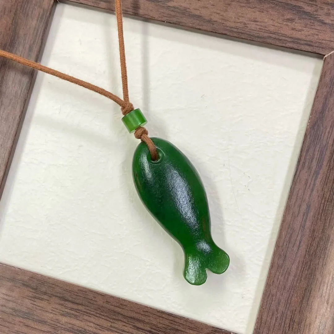 和田玉俄罗斯碧玉小鱼新中式脖挂(不含链)