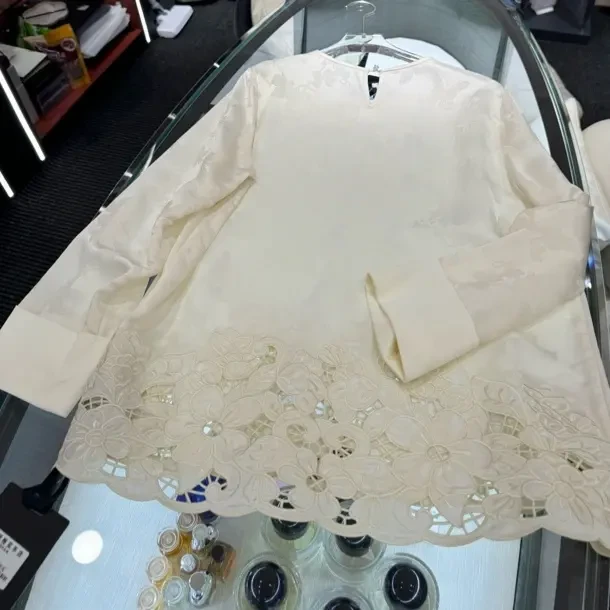 無一新中式秋季新中式国风醋酸镂空雕花显瘦气质女士内搭长袖衬衫