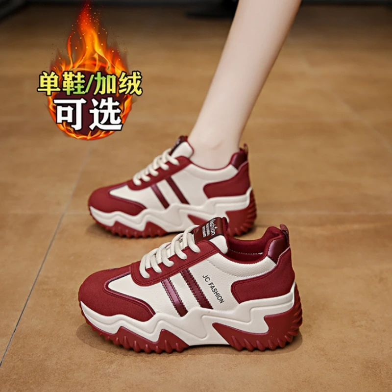 本命年红色女鞋2024新款爆款加绒阿甘运动鞋34码厚底增高老爹鞋子