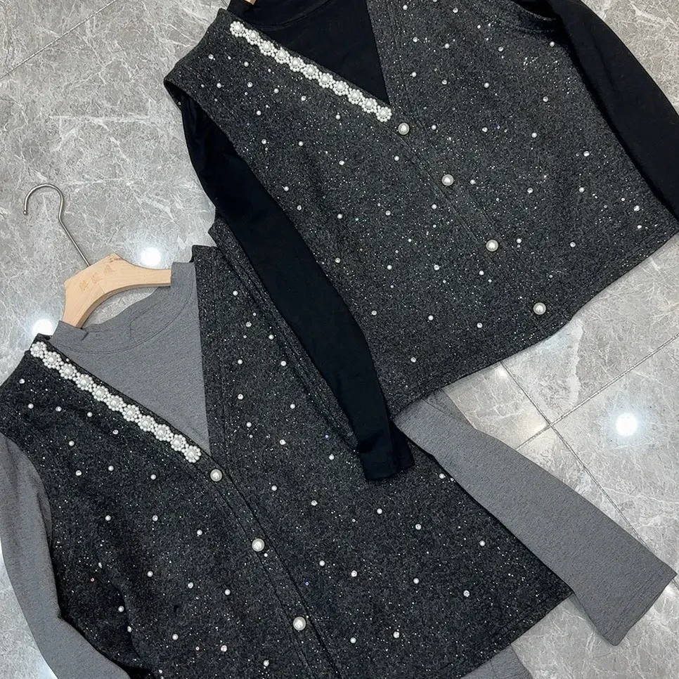 韩版洋气时尚针织马甲配打底衫（两件套女装）