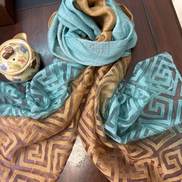 提花保暖蓝色围脖女围巾休闲风不掉色成人休闲