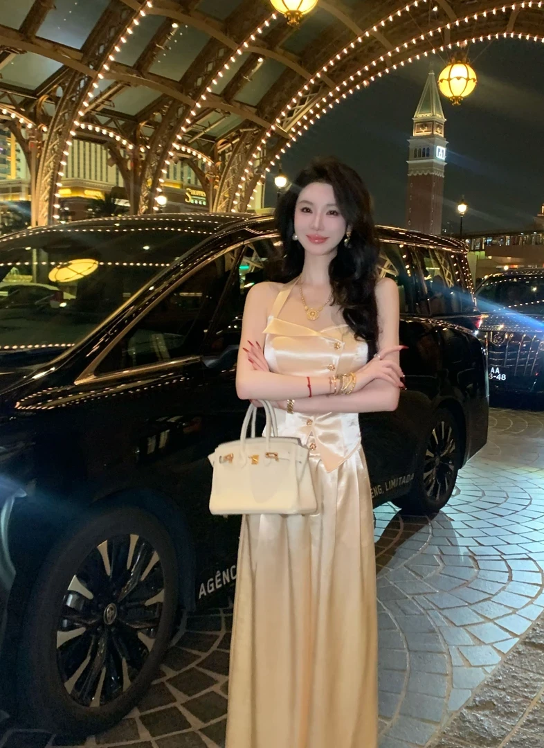 里约艺术 高级设计感挂脖上衣高腰显瘦阔腿裤套装气质时尚女装潮