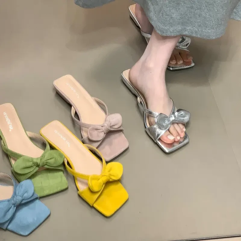 温柔露趾蝴蝶结仙女风凉拖鞋夏季新款粗跟配裙子一字拖外穿