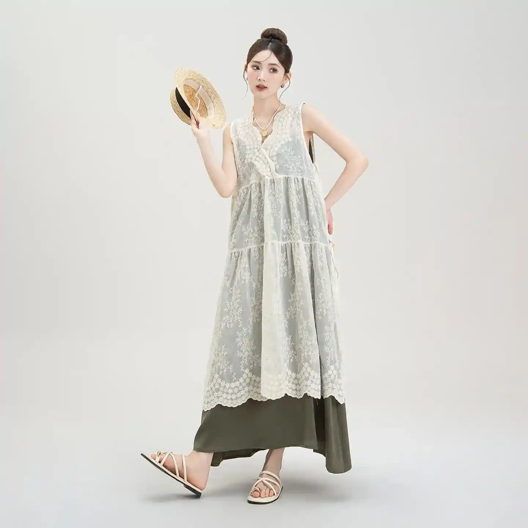 杏色不规则重工花朵刺绣背心连衣裙女夏季新款叠穿内搭吊带裙套装