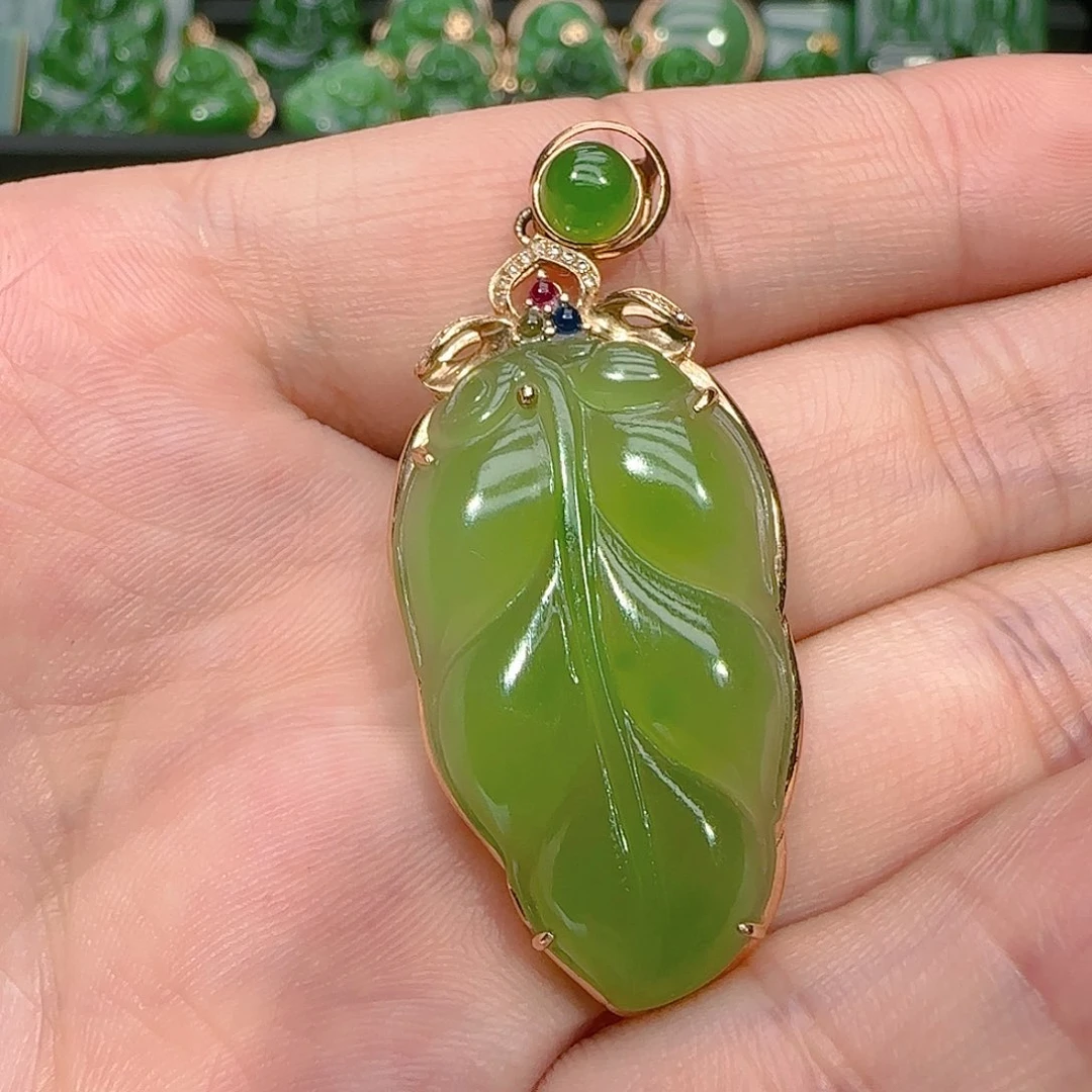 和田玉（碧玉）颈饰18K金镶嵌朵*彩