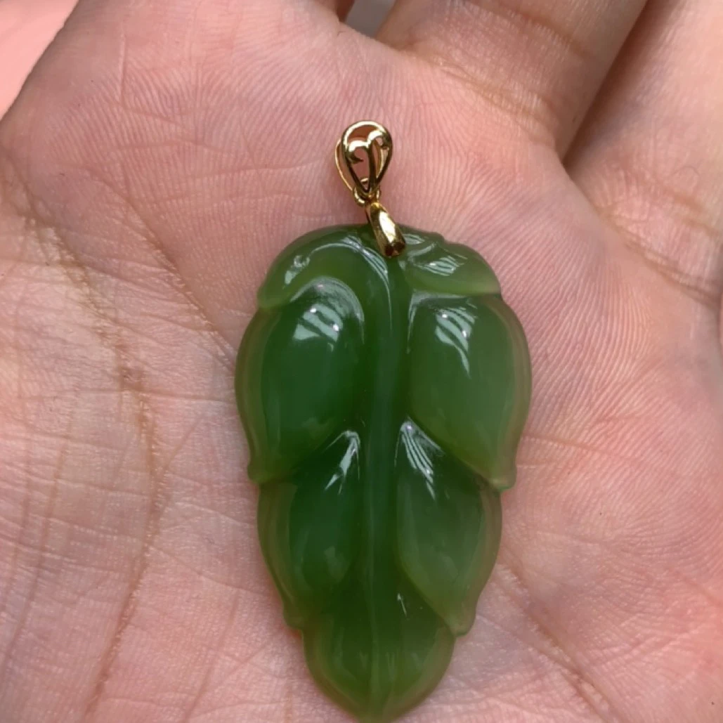 18k镶嵌的金枝玉叶吊坠