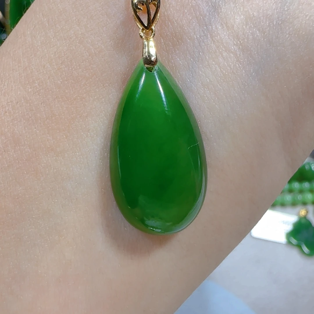 和田玉（碧玉）颈饰18K金镶嵌