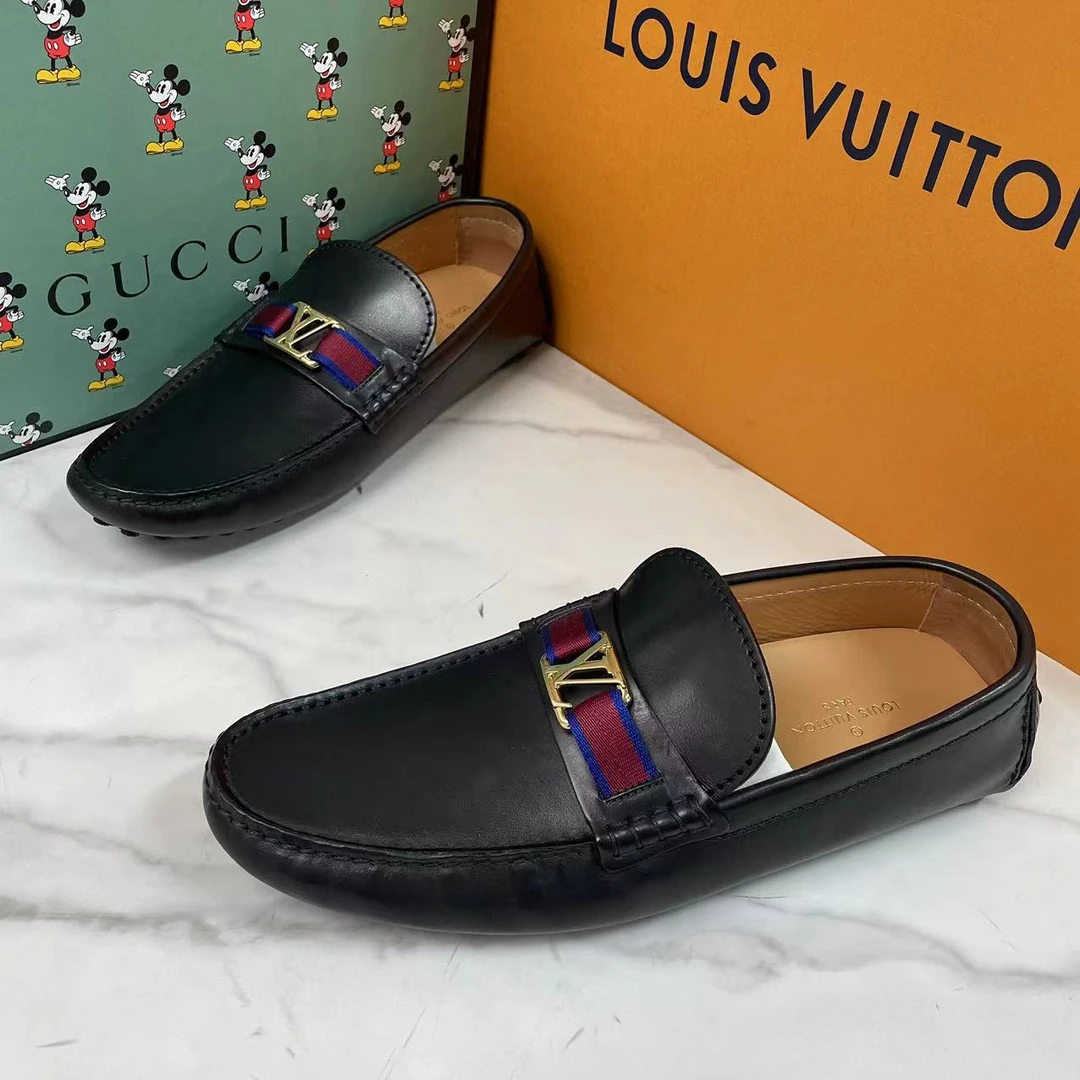 全新未使用 LouisVuitton/路易威登 黑色大标logo休闲豆豆鞋/41码