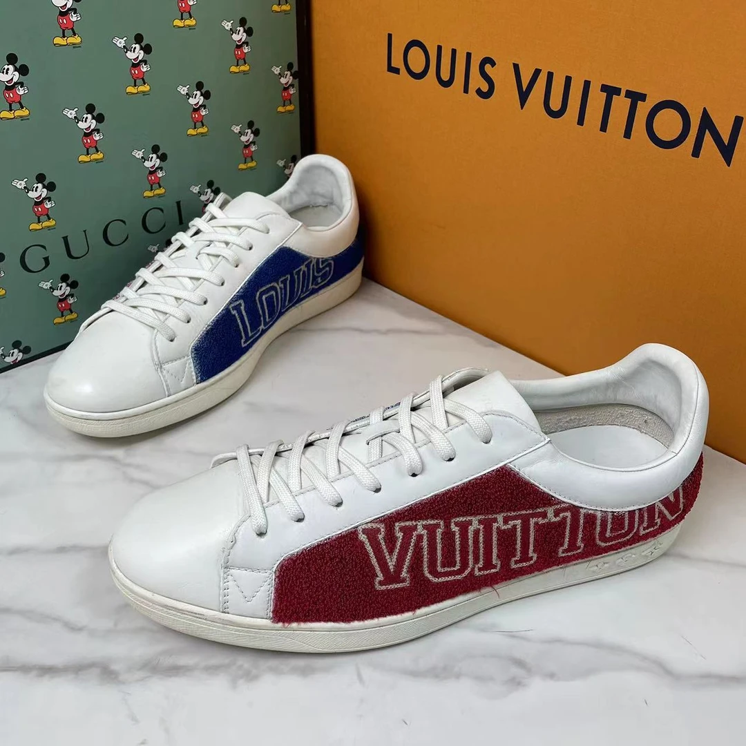 95新 LouisVuitton/路易威登 白色侧边红蓝绒毛logo板鞋欧码42