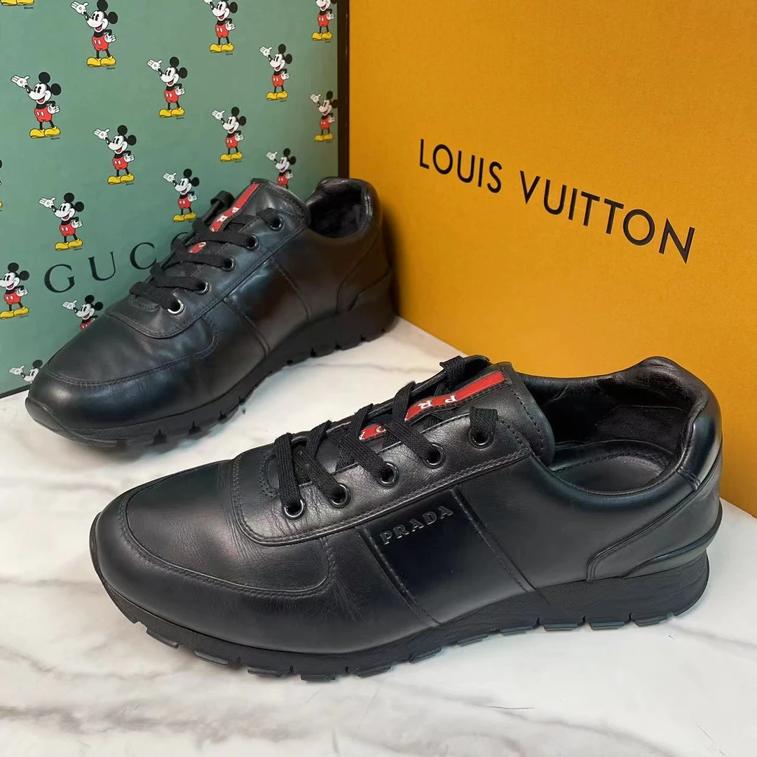 Prada/普拉达黑色侧标logo时尚休闲百搭透气运动鞋欧码42/41/95新