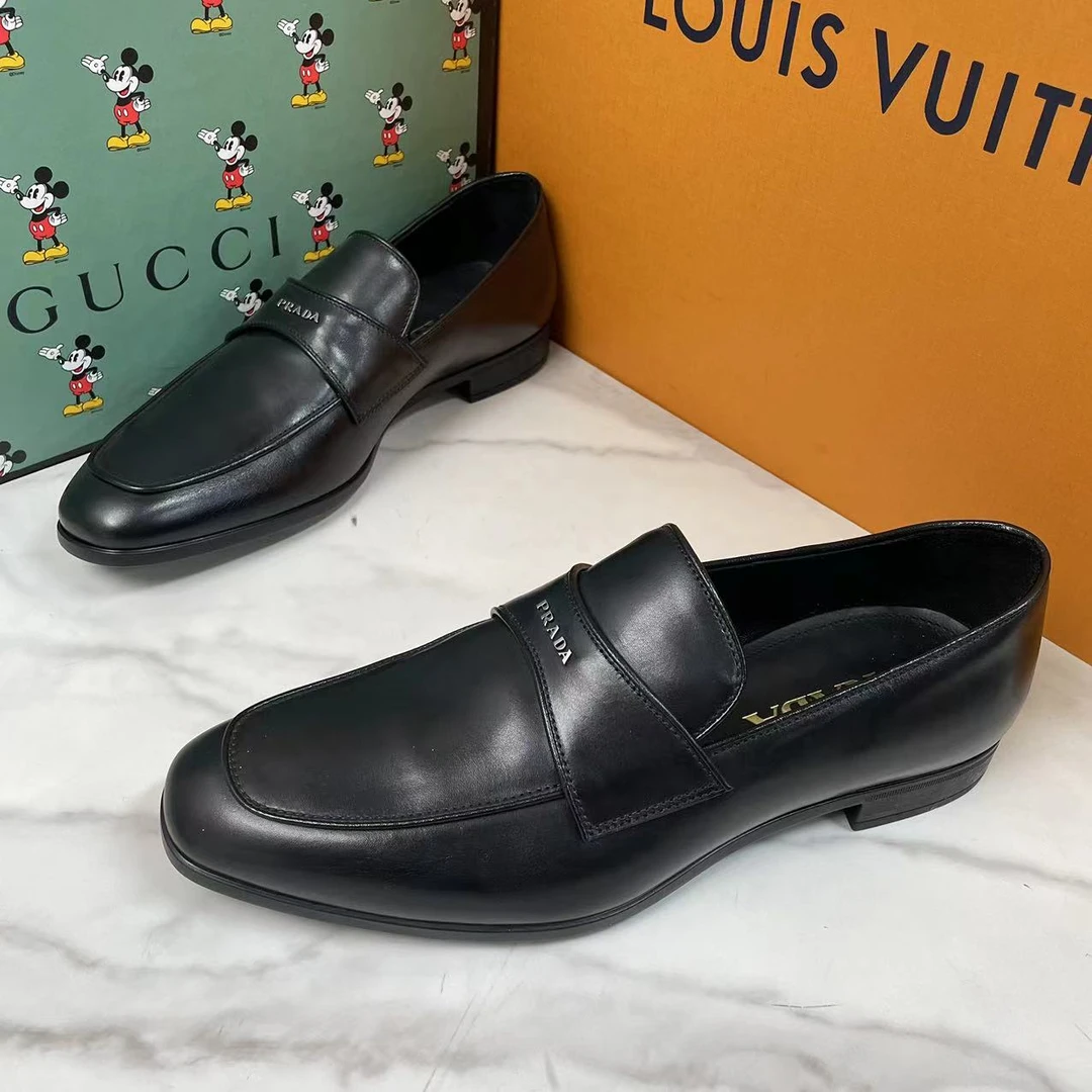 Prada/普拉达黑色大标logo商务圆头正装皮鞋/欧码39/全新摆放