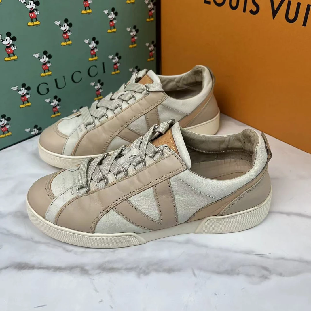 95新 LouisVuitton/路易威登 卡其色大V百搭板鞋/欧码39.5/福利款