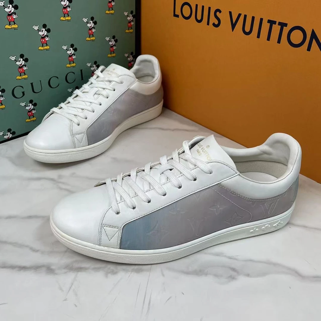 LouisVuitton/路易威登白色炫彩镭射老花休闲板鞋/欧码39.5/95新