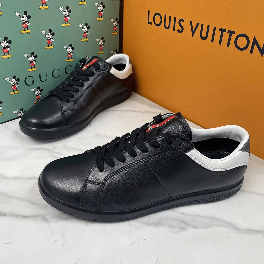Prada/普拉达黑色男款皮革后跟黑白拼接舒适低帮板鞋 42.5码/95新