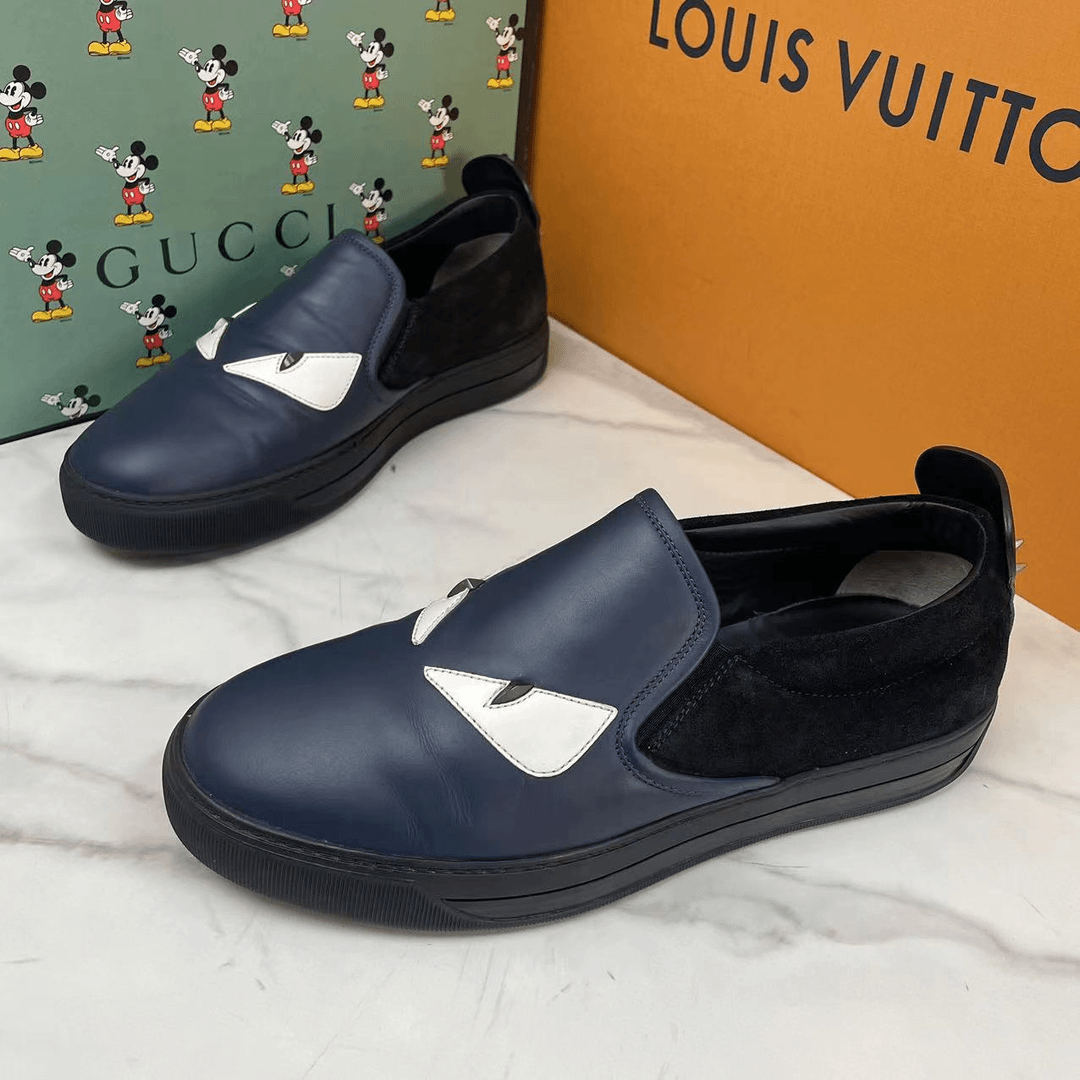 FENDI/芬迪深蓝色小怪兽后跟小倒刺经典透气休闲一脚蹬/39码/95新