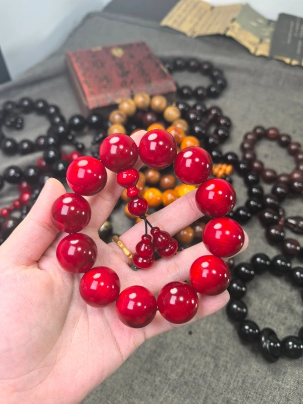 2.0红油琥 珀木文玩手串➕木质礼盒